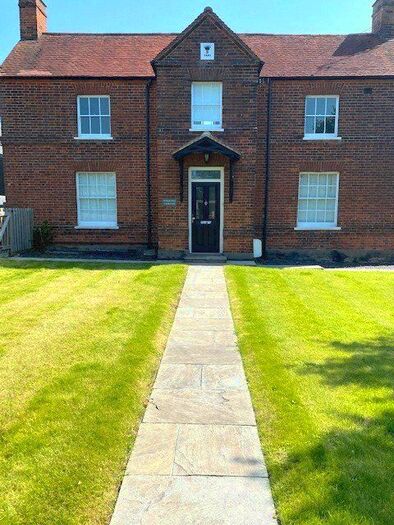 4 Bedroom Detached House To Rent In Cowley Hill, Borehamwood, Hertfordshire, WD6