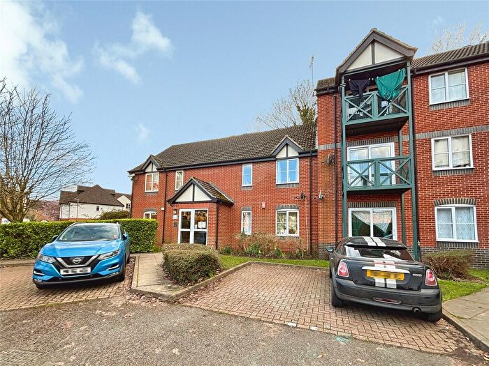 2 Bedroom Flat For Sale In Admirals Court, Rose Kiln Lane, Reading, RG1