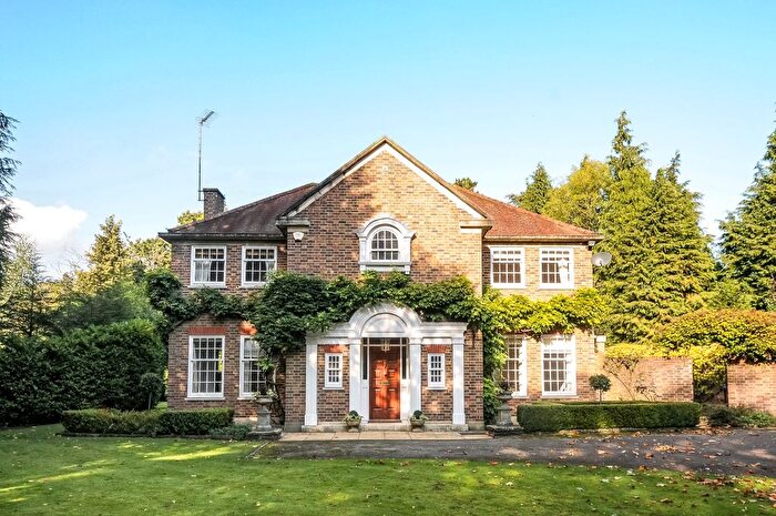 4 Bedroom Flat To Rent In Roundhill Drive, Woking, GU22