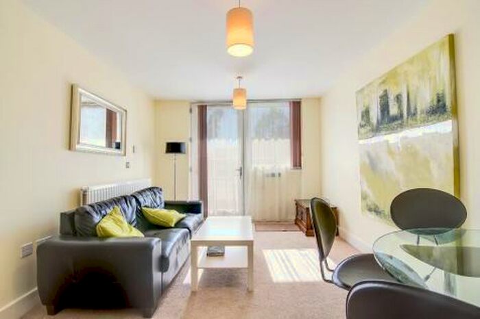 2 Bedroom Flat To Rent In Mason Way, Birmingham, West Midlands, B15