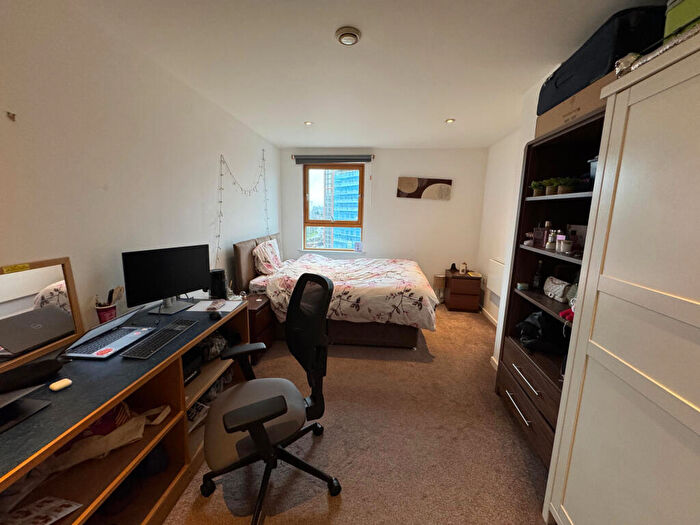 2 Bedroom Apartment To Rent In The Gateway North, Crown Point Road, Leeds, LS9