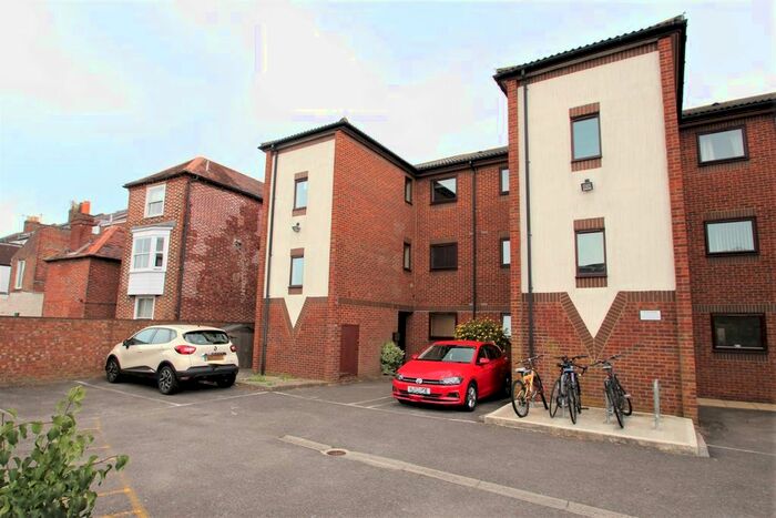1 Bedroom Flat To Rent In Castle Road, Southsea, PO5
