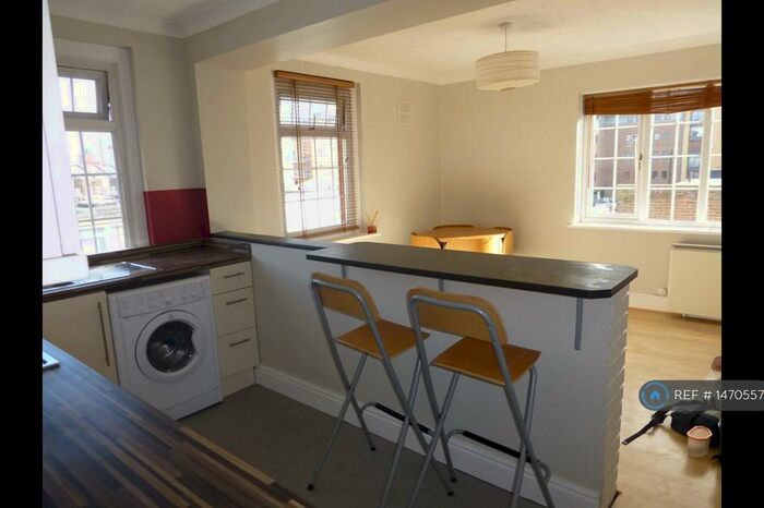 1 Bedroom Flat To Rent In Talbot Court, Southampton, SO14