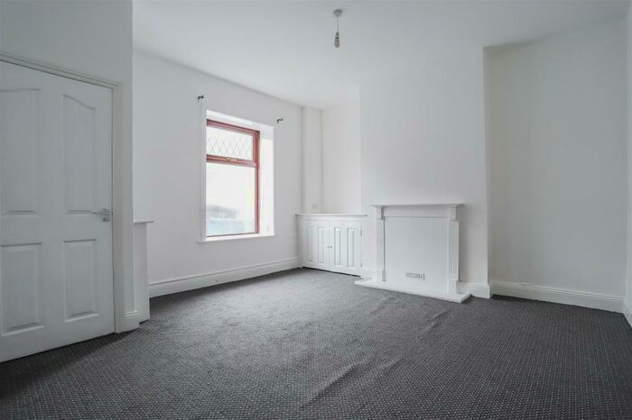 2 Bedroom House To Rent In Burnley Rd E, Rossendale, BB4