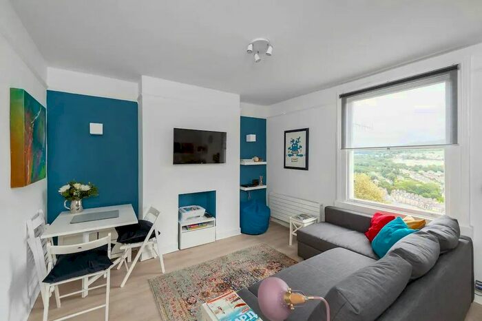 1 Bedroom Flat To Rent In City View, Bath, BA1