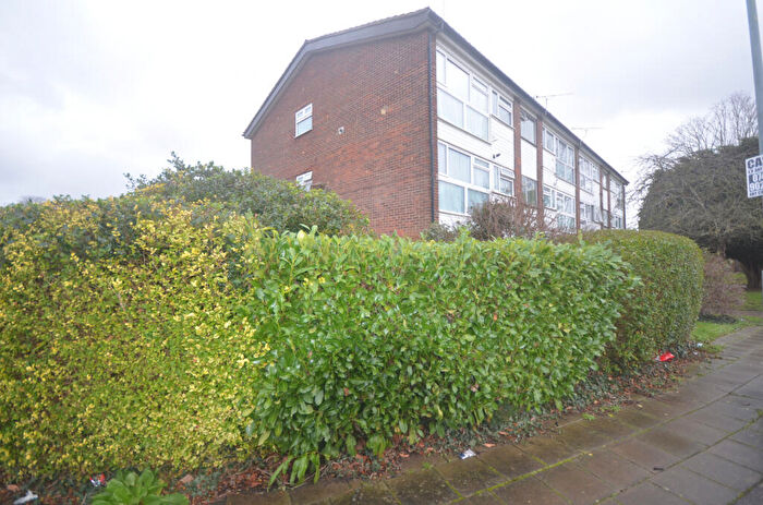 2 Bedroom Flat To Rent In St Peters Close, Ilford, IG2