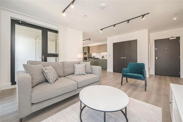 1 Bedroom Flat To Rent In Scrubs Lane, North Kensington, NW10