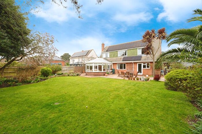 4 Bedroom Detached House For Sale In St. Helens Road, Hayling Island, PO11