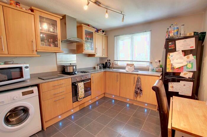 2 Bedroom Flat To Rent In Henderson Close, Trowbridge, BA14