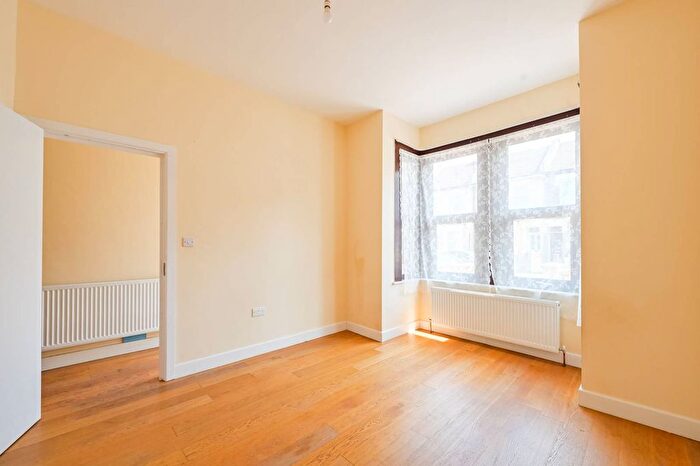 6 Bedroom Semi-Detached House To Rent In Rothsay Road, East Ham, London, E7