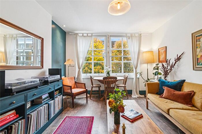 2 Bedroom Apartment For Sale In Offord Road, London, N1