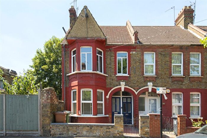 2 Bedroom Maisonette For Sale In Kettlebaston Road, Leyton, London, E10