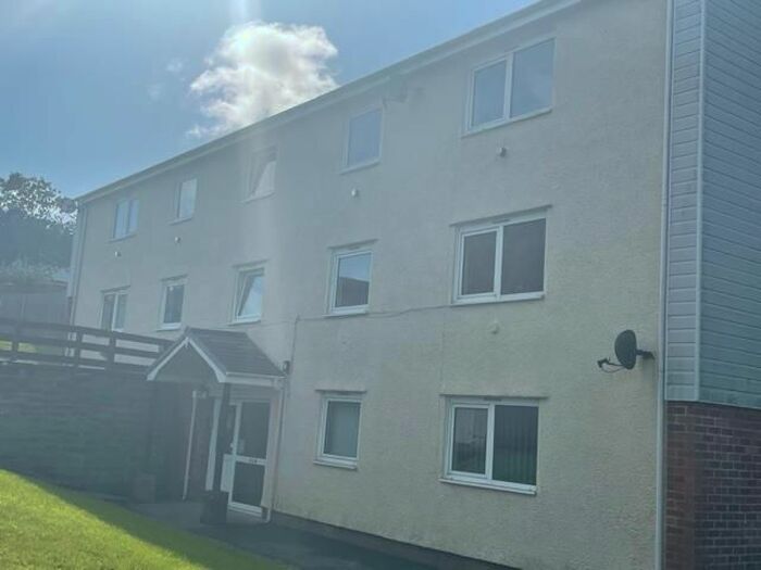 2 Bedroom Flat To Rent In Goshawk Road, Haverfordwest, SA61