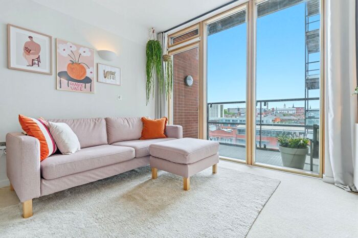 2 Bedroom Flat For Sale In West Point, Wellington Street, LS1