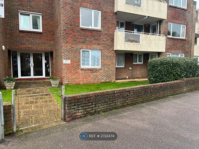 2 Bedroom Flat To Rent In De La Warr Parade, Bexhill-On-Sea, TN40