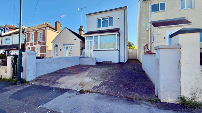 2 Bedroom Detached House For Sale In Napier Road, Gillingham, ME7