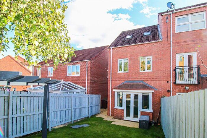 3 Bedroom End Terrace House For Sale In Springfield Mews, Lofthouse, Wakefield, WF3