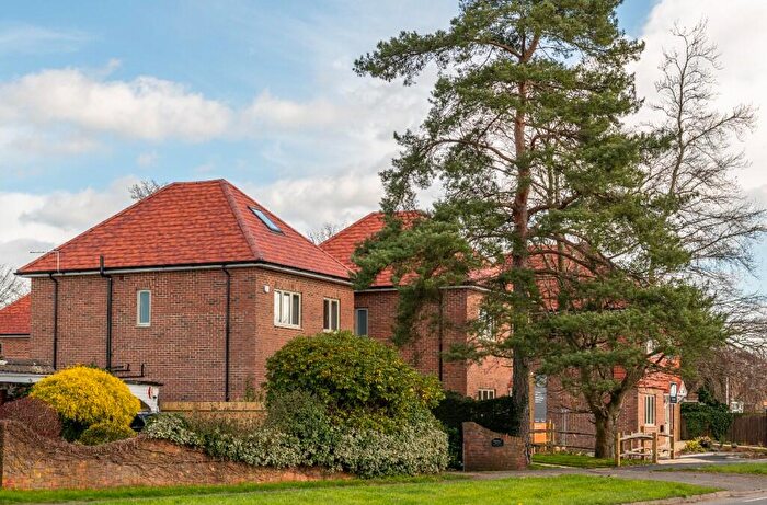 4 Bedroom Detached House For Sale In Weatherhill Road, RH6