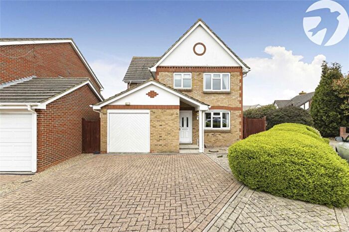 4 Bedroom Detached House For Sale In Niven Close, Wainscott, Rochester, Kent, ME3