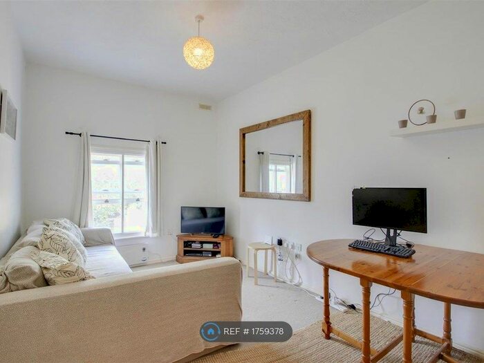 2 Bedroom Flat To Rent In Hamlet House, London, SE23