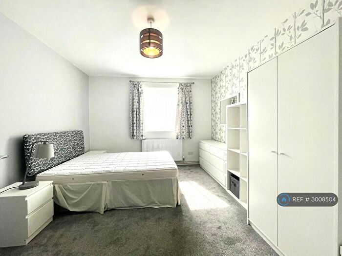 3 Bedroom Flat To Rent In Westbury-On-Trym, Bristol, BS10