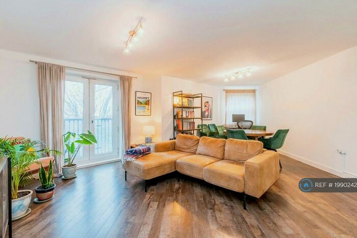 2 Bedroom Flat To Rent In Coppetts Road, London, N10