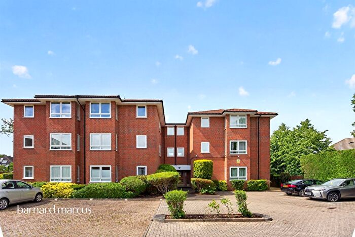 2 Bedroom Flat For Sale In Gunnersbury Gardens, London, W3