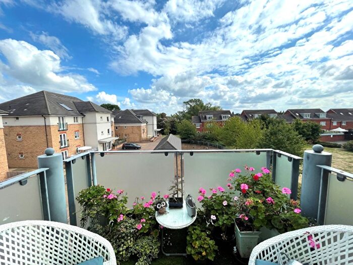 2 Bedroom Flat To Rent In Fairwater Drive, Shepperton, TW17