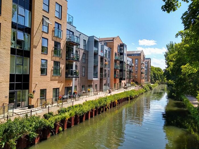 2 Bedroom Flat For Sale In Evans House, The Embankment, HP3