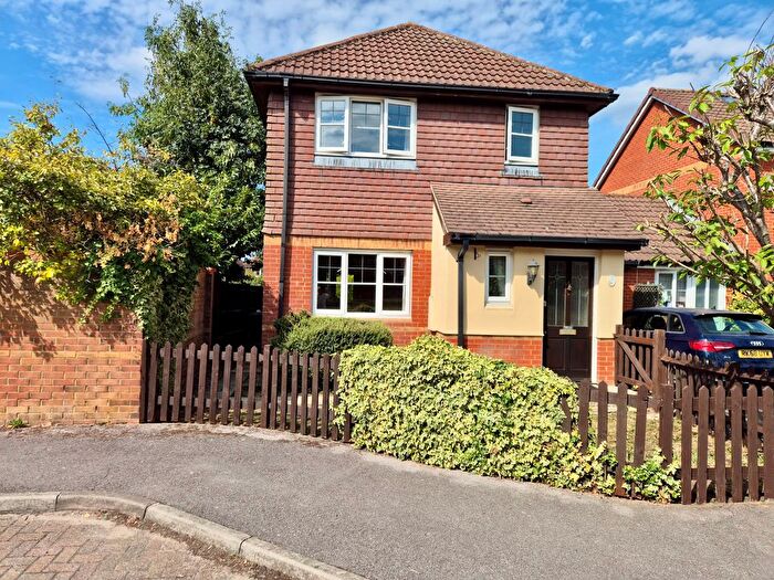 3 Bedroom Detached House To Rent In Parish Close, Ash, GU12