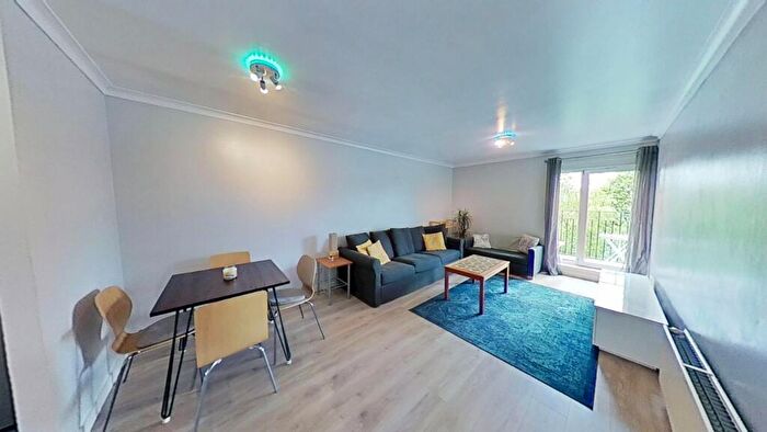 3 Bedroom Flat To Rent In Chesser Crescent, Edinburgh, EH14