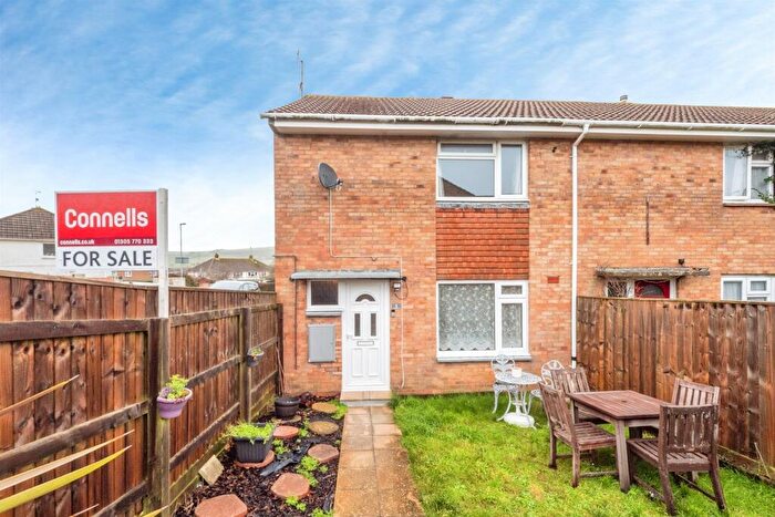 2 Bedroom End Of Terrace House For Sale In Hamilton Close, Weymouth, DT3