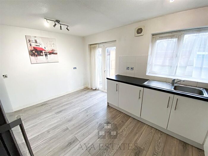 3 Bedroom End Of Terrace House For Sale In Mease Croft, Birmingham, B9