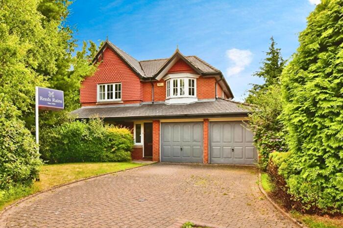 4 Bedroom Detached House To Rent In Queensbury Close, Wilmslow, Cheshire, SK9