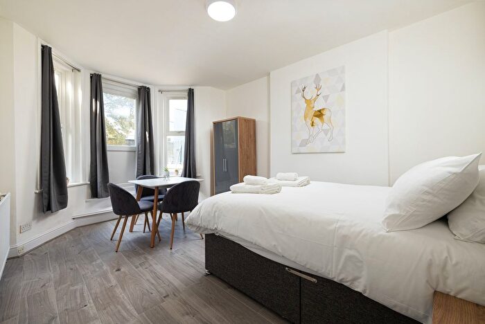 1 Bedroom Flat To Rent In Uxbridge Road, London, W12