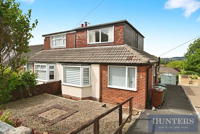 3 Bedroom Semi-Detached Bungalow For Sale In Banksfield Crescent, Yeadon, Leeds, LS19
