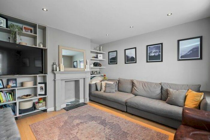 4 Bedroom Property To Rent In John Cobb Road, Weybridge, KT13