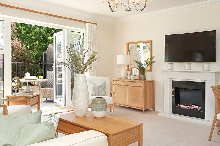 2 Bedroom Apartment For Sale In Hatch Lane, Windsor, SL4