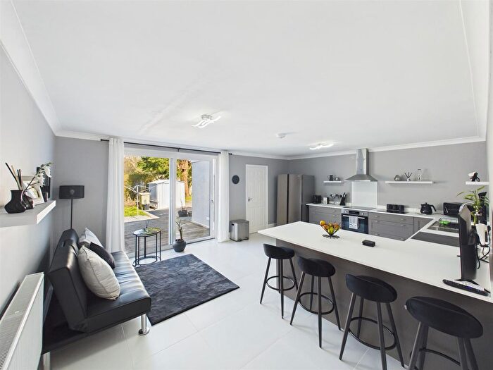 3 Bedroom Detached Bungalow For Sale In Heol Llanelli, Trimsaran, Kidwelly, SA17