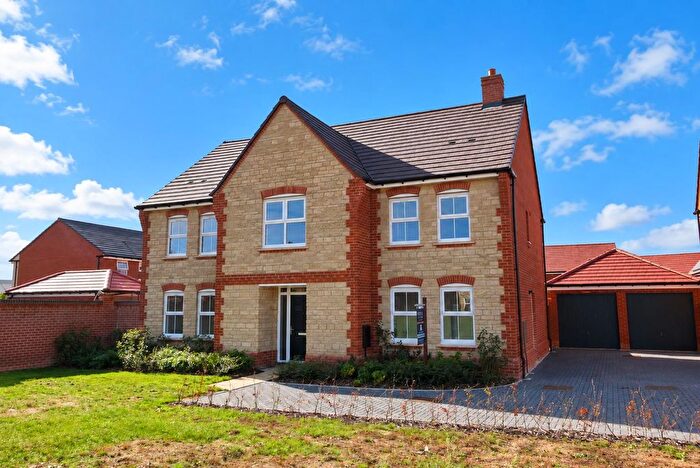 5 Bedroom Detached House For Sale In Blundell Grove, Benson, OX10