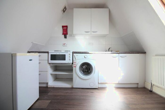 Studio To Rent In Madeley Road, London, W5