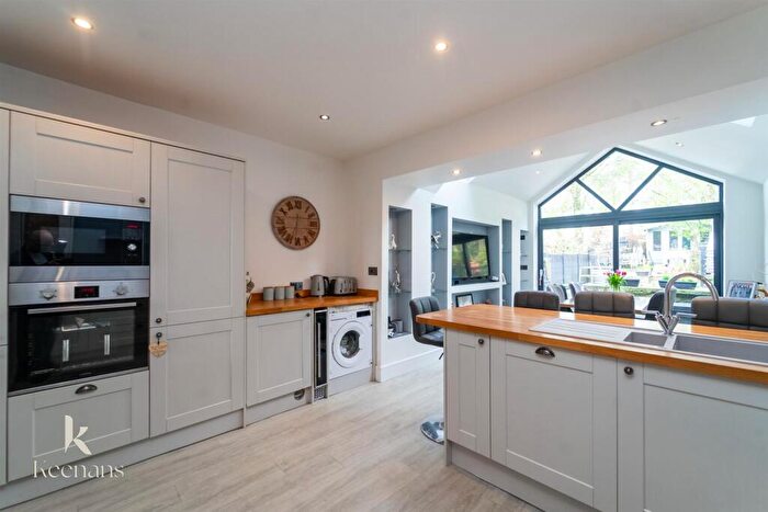 3 Bedroom Cottage For Sale In Rochdale Road, Ramsbottom, Bury, BL0