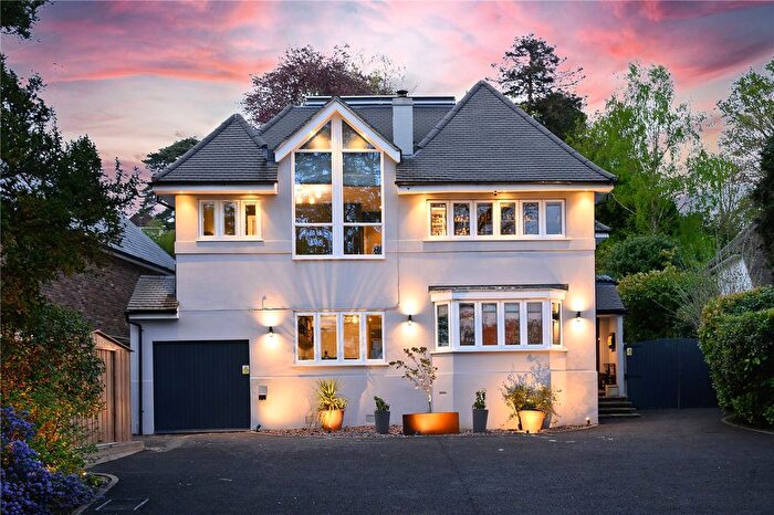 5 Bedroom Detached House For Sale In Drakes Close, Esher, Surrey, KT10
