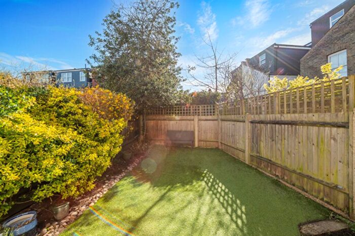 5 Bedroom End Of Terrace House For Sale In Oaklands Road, East Sheen, SW14