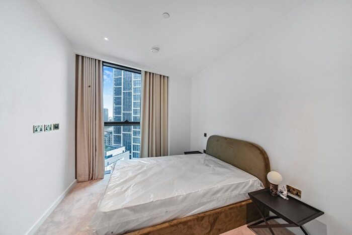2 Bedroom Flat To Rent In Carnation Way, London, SW8