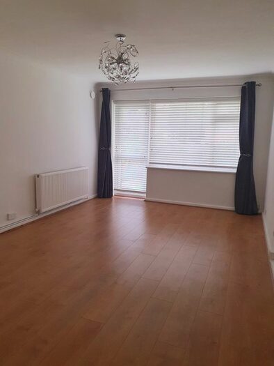1 Bedroom Flat To Rent In The Avenue, Worcester Park, KT4