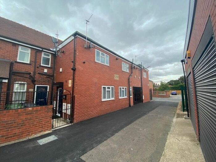 2 Bedroom Flat To Rent In Throstle Lane, Middleton, Leeds, LS10