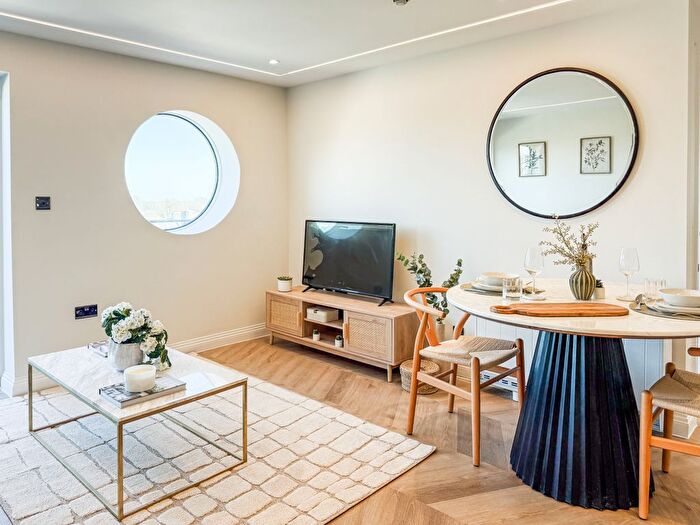 1 Bedroom Flat To Rent In Princes Street, Dorchester, DT1