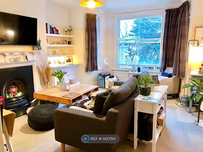 2 Bedroom Flat To Rent In Granville Park, London, SE13