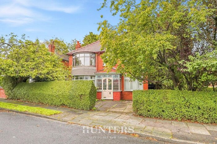 4 Bedroom Detached House For Sale In Hall Drive, Woodside, Alkrington, M24